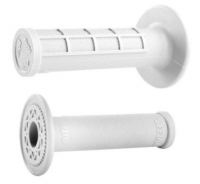 50 % sile&auml; / 50% "vohveli" pinta. Harmaassa medium kumiseos. Valkoisessa Pro Soft kumiseos.|Odi - Troy Lee Desings tupit. Sile&auml; ja ohut profiili. Extra vahvistetut tupin p&auml;&auml;t. Medium kumiseos. Valkoisessa Pro Soft kumiseos. Neon pinkki, valkoinen, musta, neon punainen, neon keltainen.|Tupinsuojapari, velcro kiinnitys|Odi - Podium MX ohjaustanko||Lukkotupit. musta-valkoinen, oranssi-valkoinen, sini-valkoinen, musta-valkoinen, oranssi-valkoinen, sini-valkoinen||